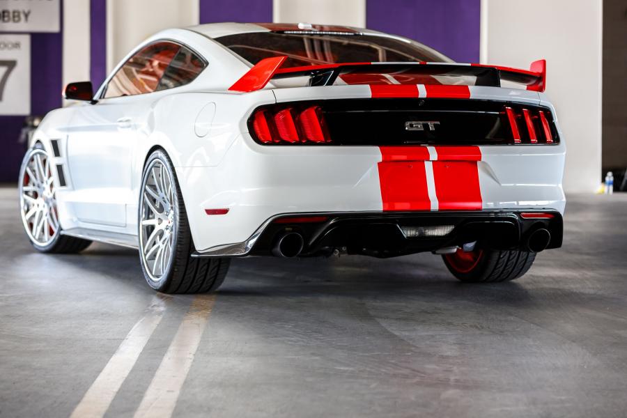  Ford Mustang GT by 3D Carbon 2015 года  (фото 2 из 2)